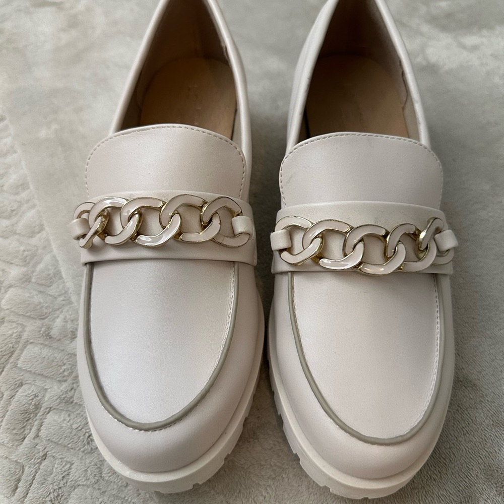 Lauren Conrad Elegant Cream Loafers with Chain Detail